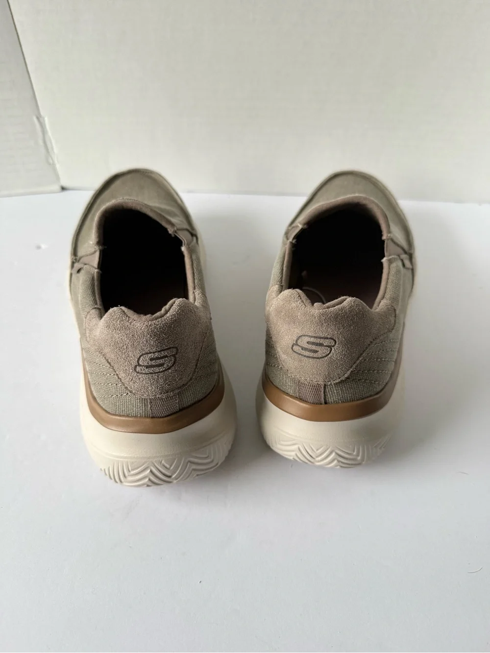 SKECHERS Hasting-Vigo 205366 Taupe Relaxed Fit Sneaker Shoes Mens 9 Canvas NEW